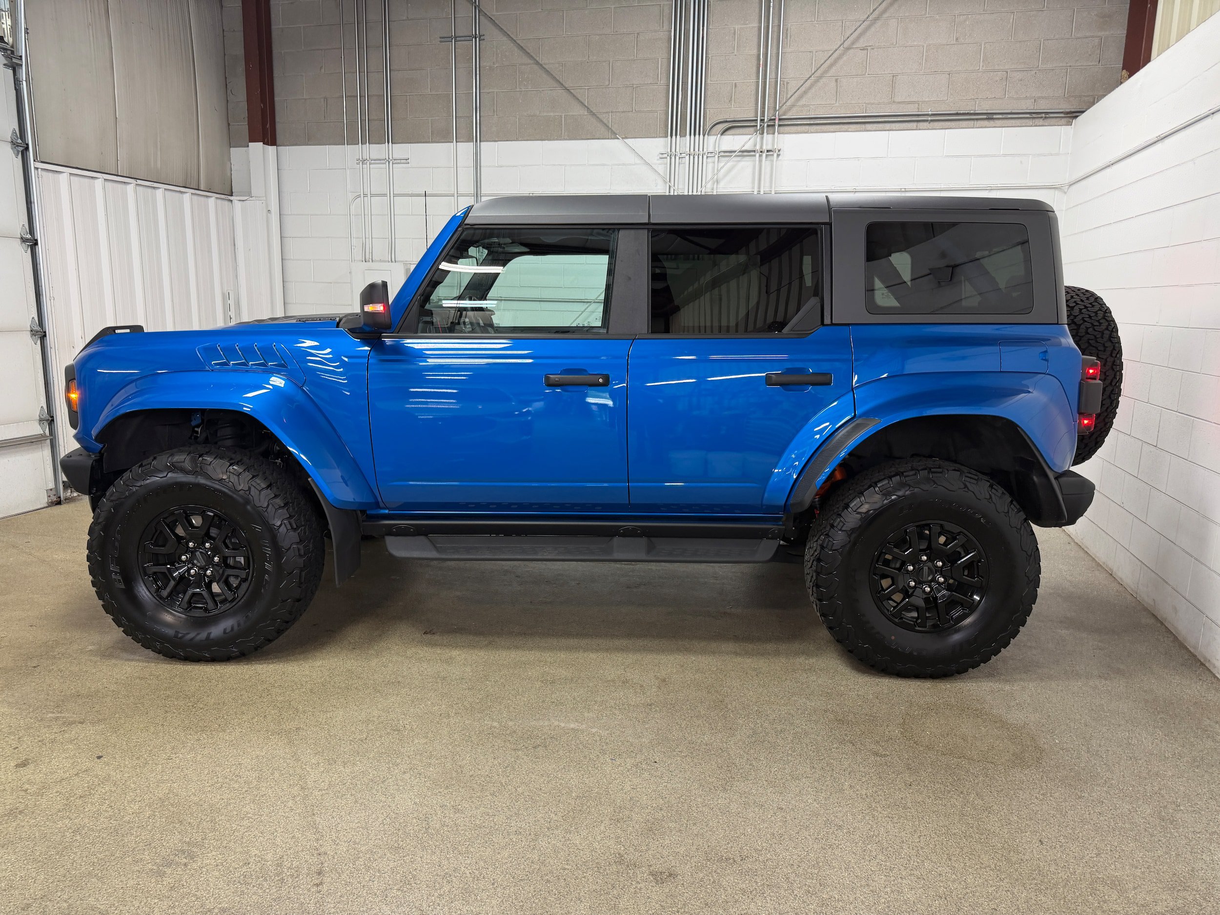 Certified 2024 Ford Bronco Raptor w/ Interior Carbon Fiber Pack 6 AWD/4WD image 6