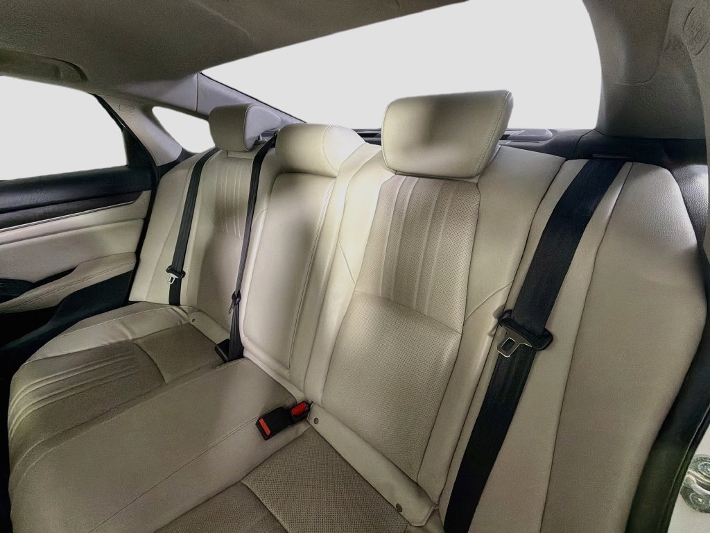 Used 2018 Honda Accord Touring image 24