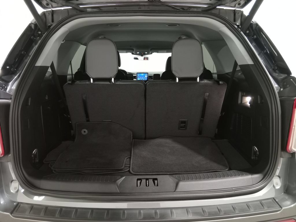 Certified 2023 Ford Explorer XLT w/ Equipment Group 202A AWD/4WD image 5