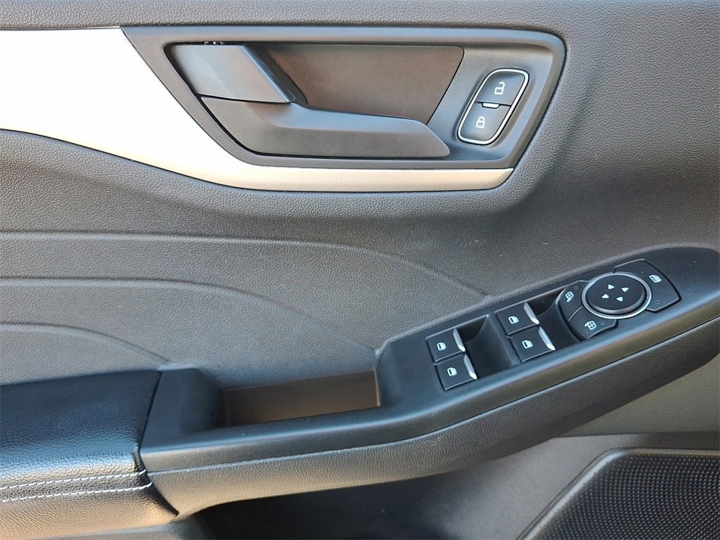 Certified 2022 Ford Escape SE w/ SE Sport Appearance Package image 13