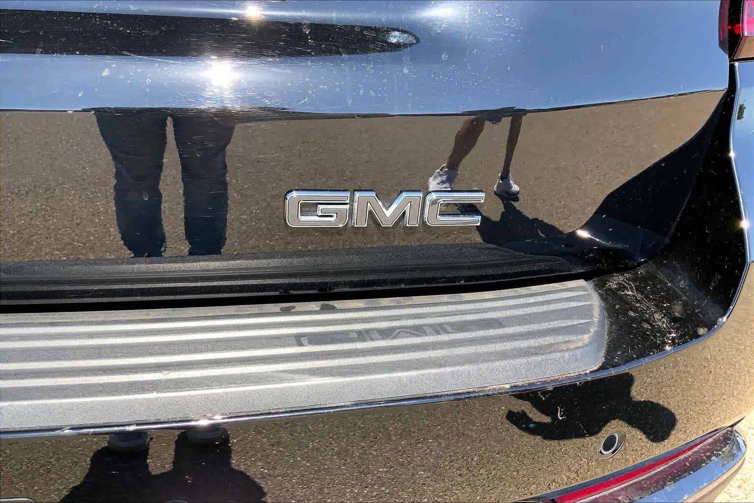 Used 2025 GMC Yukon Denali Ultimate AWD/4WD image 10