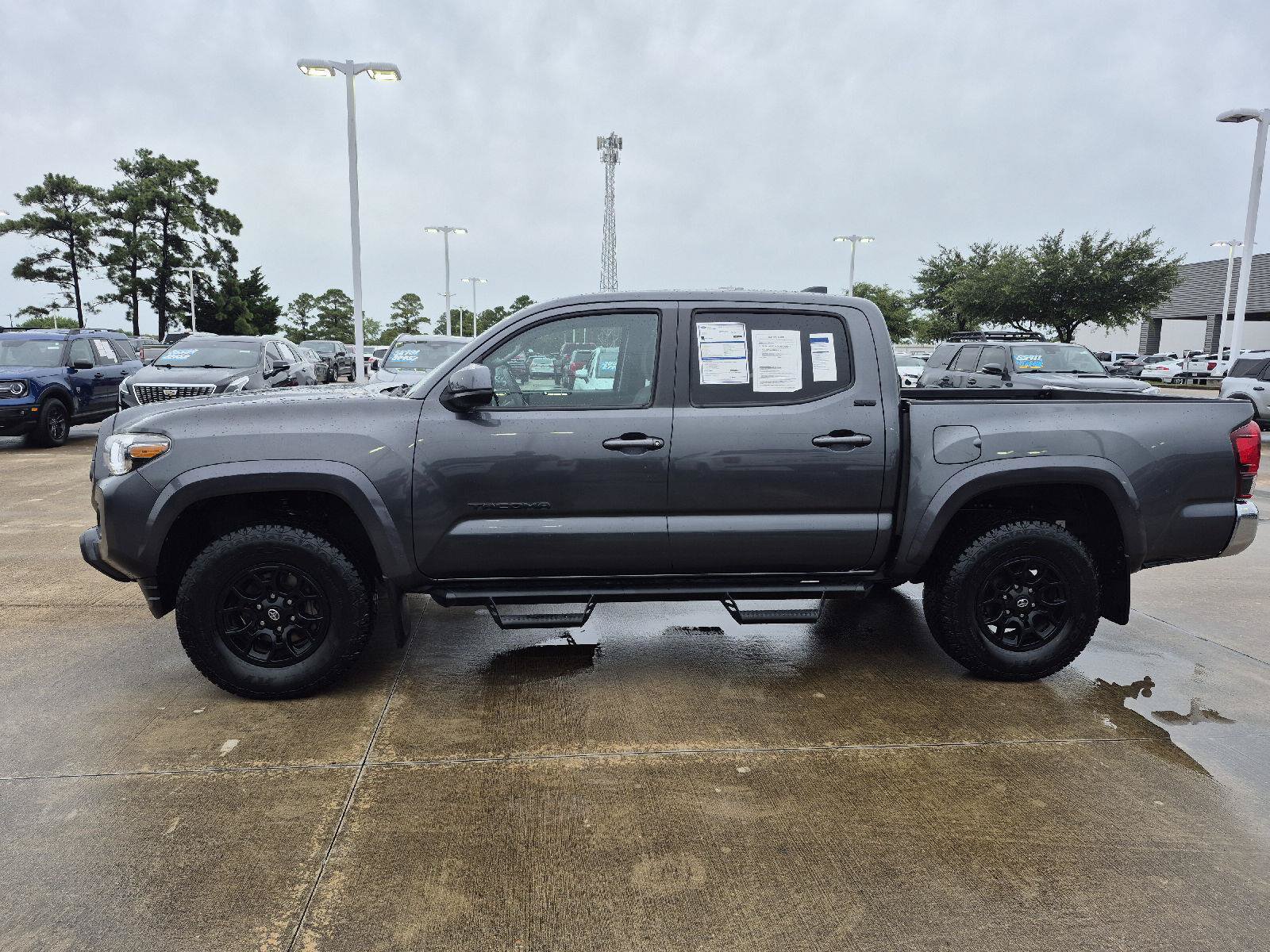 Used 2022 Toyota Tacoma SR5 RWD image 12