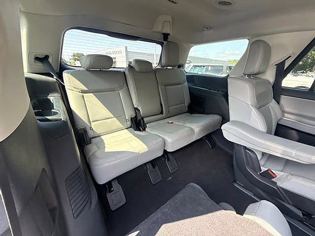 Certified 2025 Ford Expedition Active AWD/4WD image 19