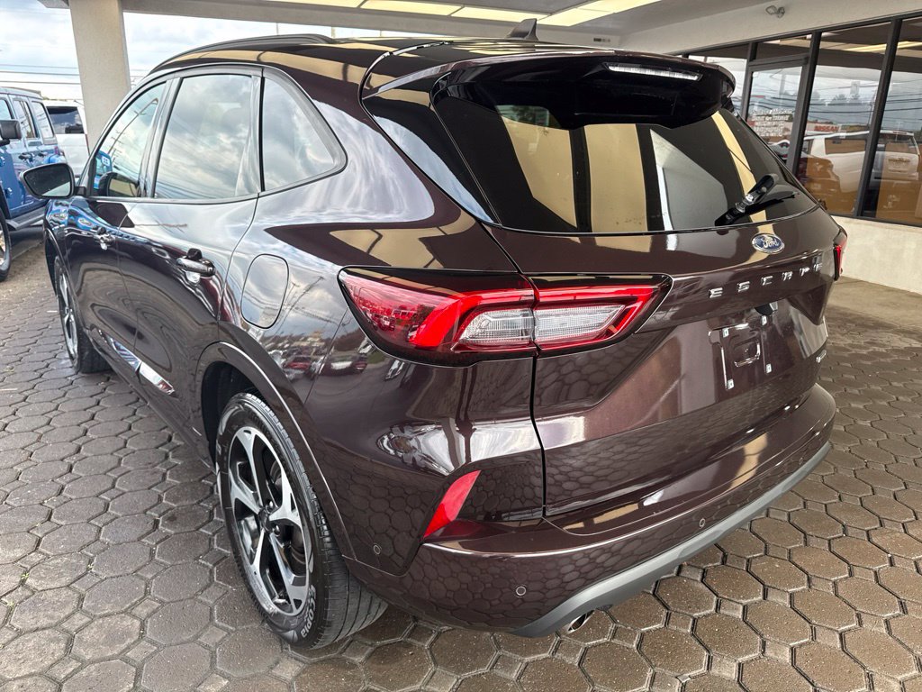 Certified 2023 Ford Escape ST-Line Elite w/ Premium Technology Package AWD/4WD image 8