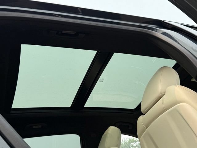 Used 2019 Cadillac XT4 Sport w/ Cold Weather Package AWD/4WD image 5