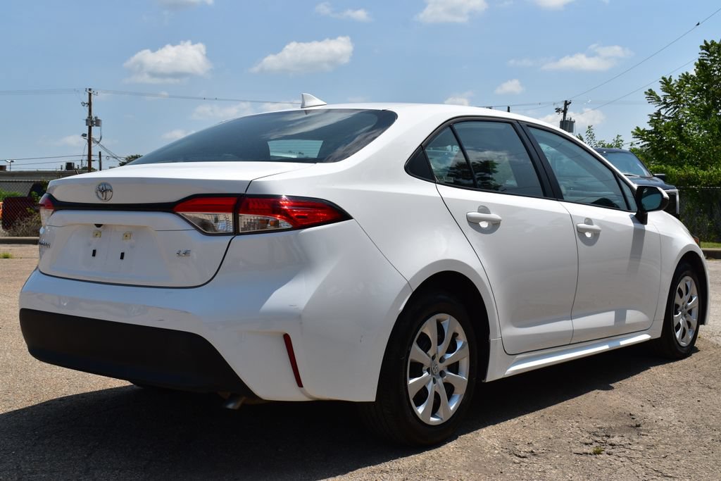 Used 2025 Toyota Corolla LE FWD image 5