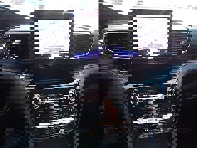 Certified 2022 Ford Explorer XLT w/ Equipment Group 202A image 10