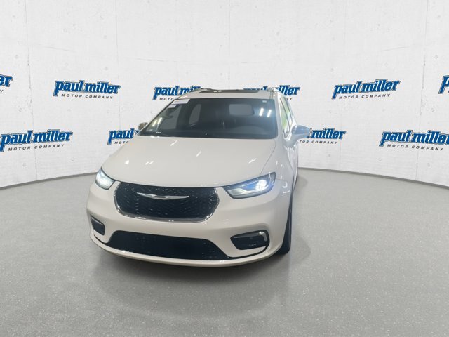 Used 2022 Chrysler Pacifica Limited AWD/4WD image 4