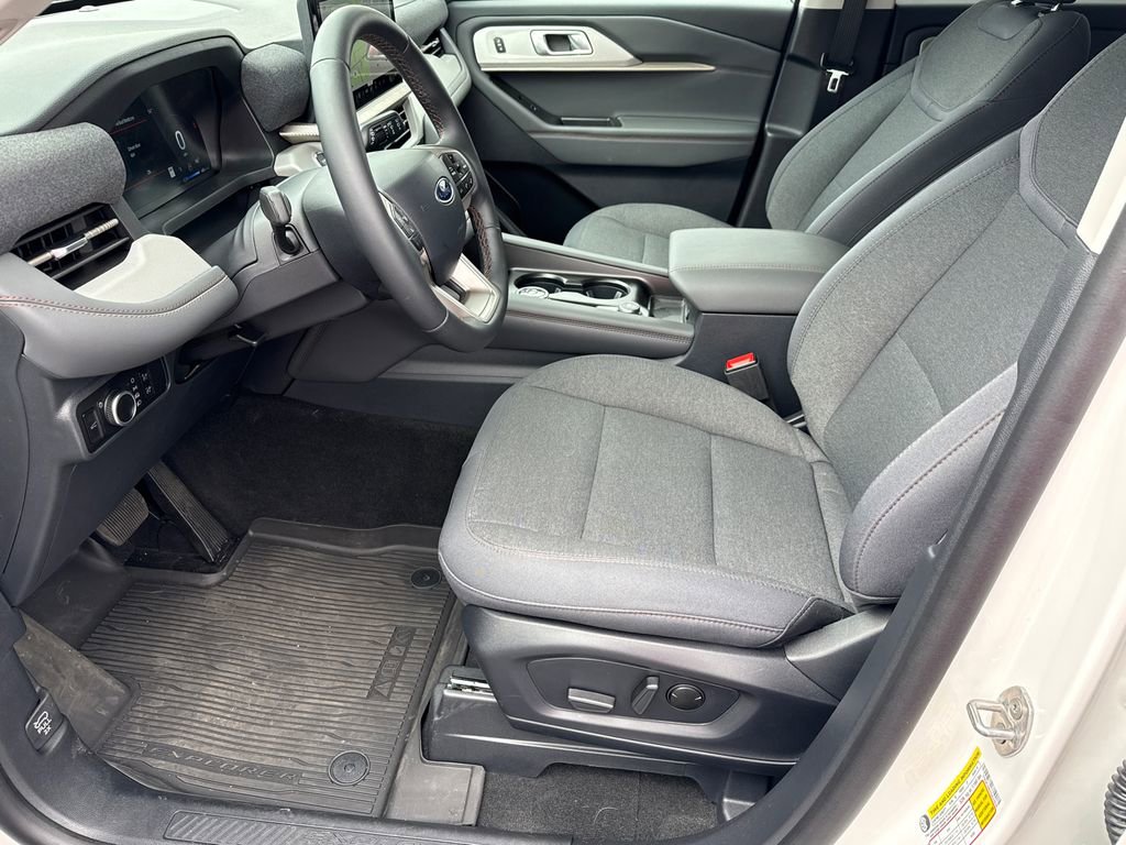 Certified 2026 Ford Explorer Active RWD image 9