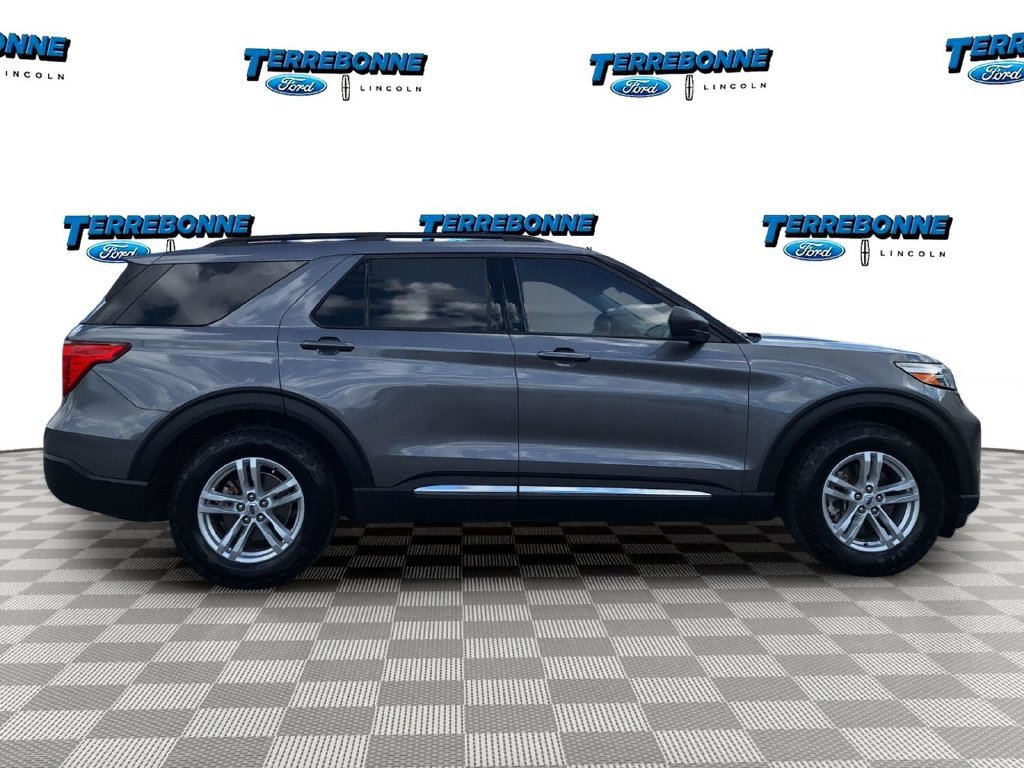 Certified 2022 Ford Explorer XLT w/ Equipment Group 202A RWD image 4