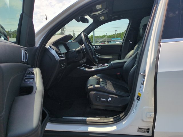 Used 2022 BMW X5 xDrive40i w/ Parking Assistance Package AWD/4WD image 16