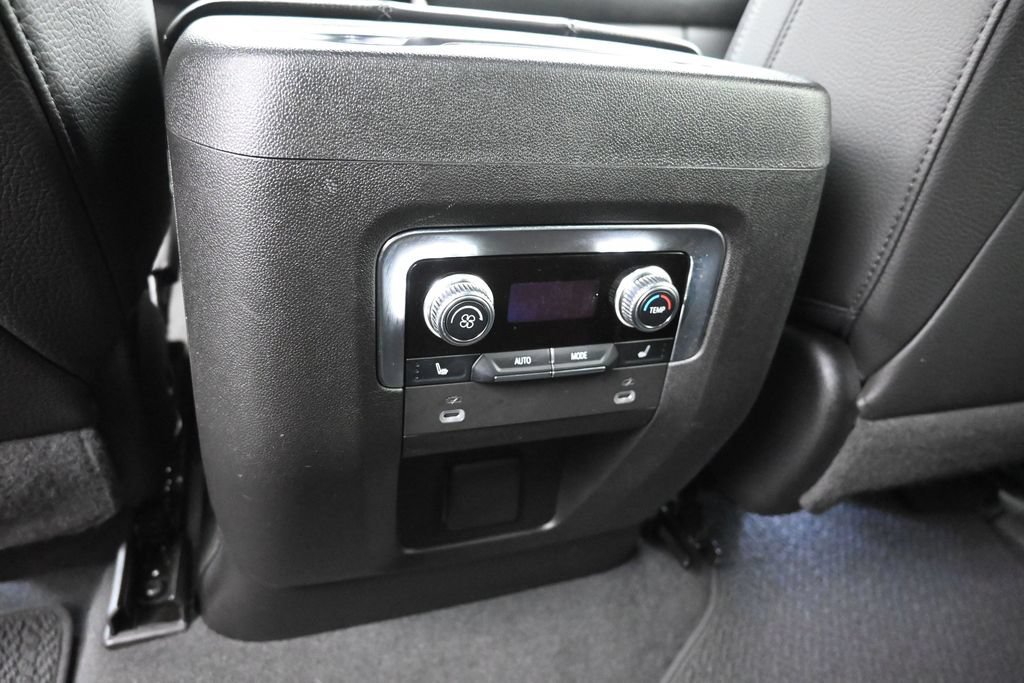 Used 2022 GMC Yukon Denali AWD/4WD image 27