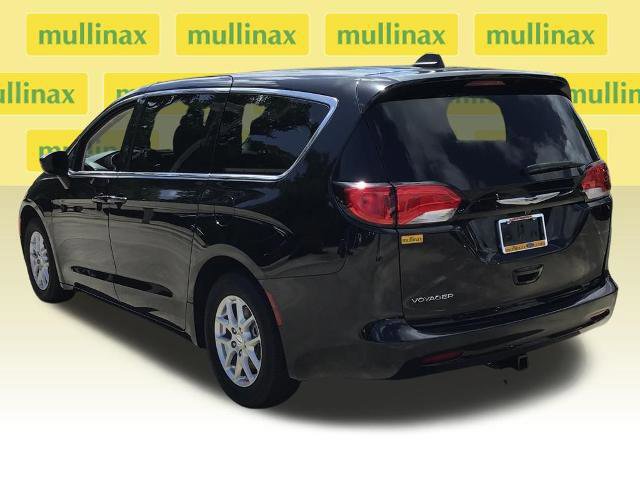Used 2024 Chrysler Voyager LX image 4