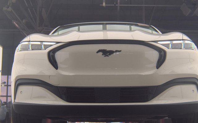 Certified 2025 Ford Mustang Mach-E Premium AWD/4WD image 3