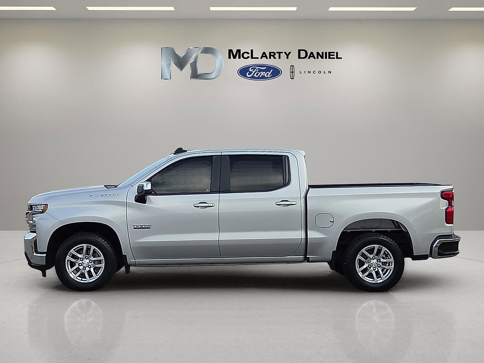 Used 2019 Chevrolet Silverado 1500 LT w/ Texas Edition image 3