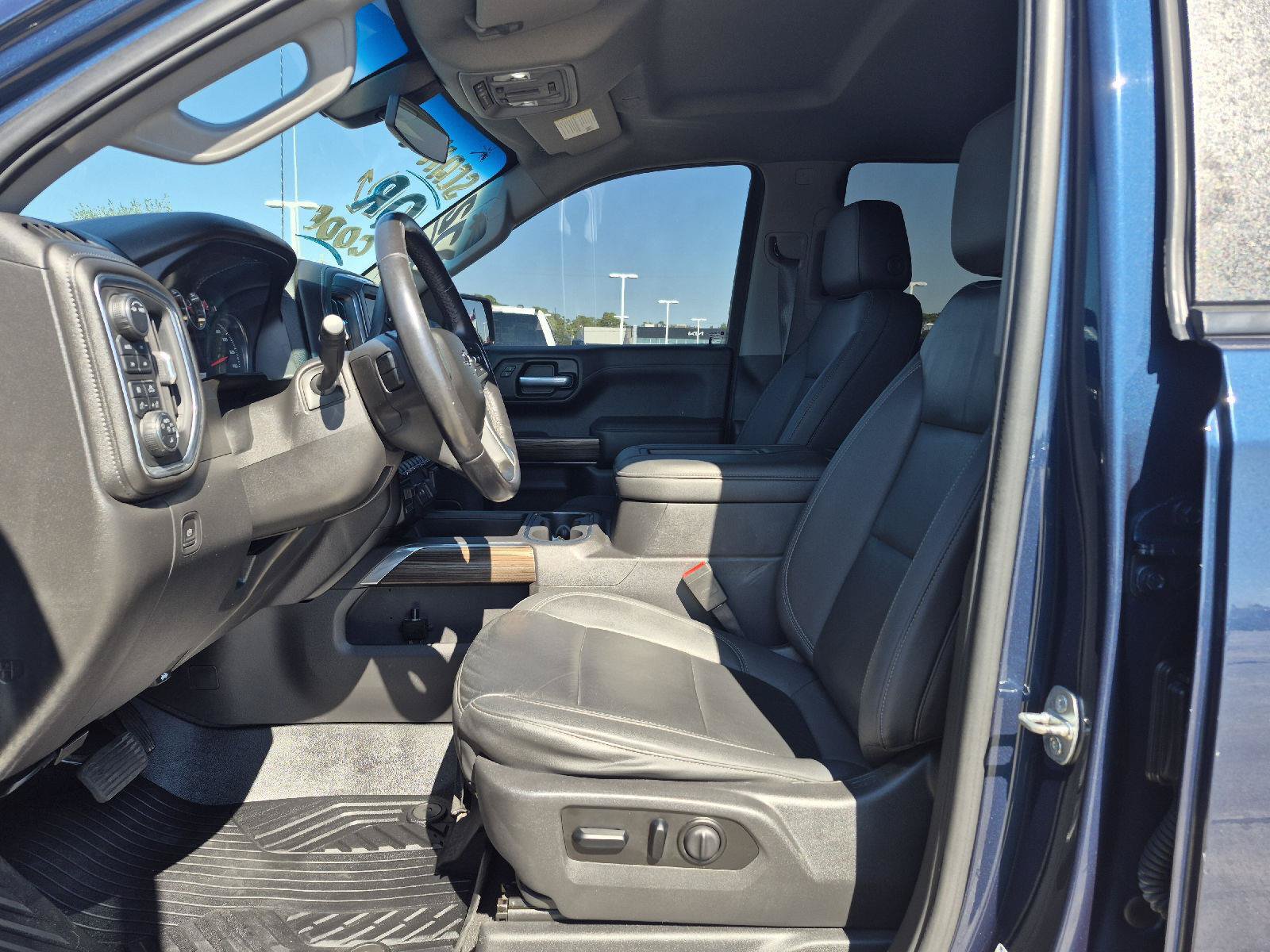 Used 2021 Chevrolet Silverado 1500 LT Trail Boss w/ Convenience Package II AWD/4WD image 2