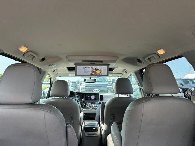 Used 2017 Toyota Sienna XLE Premium AWD/4WD image 8