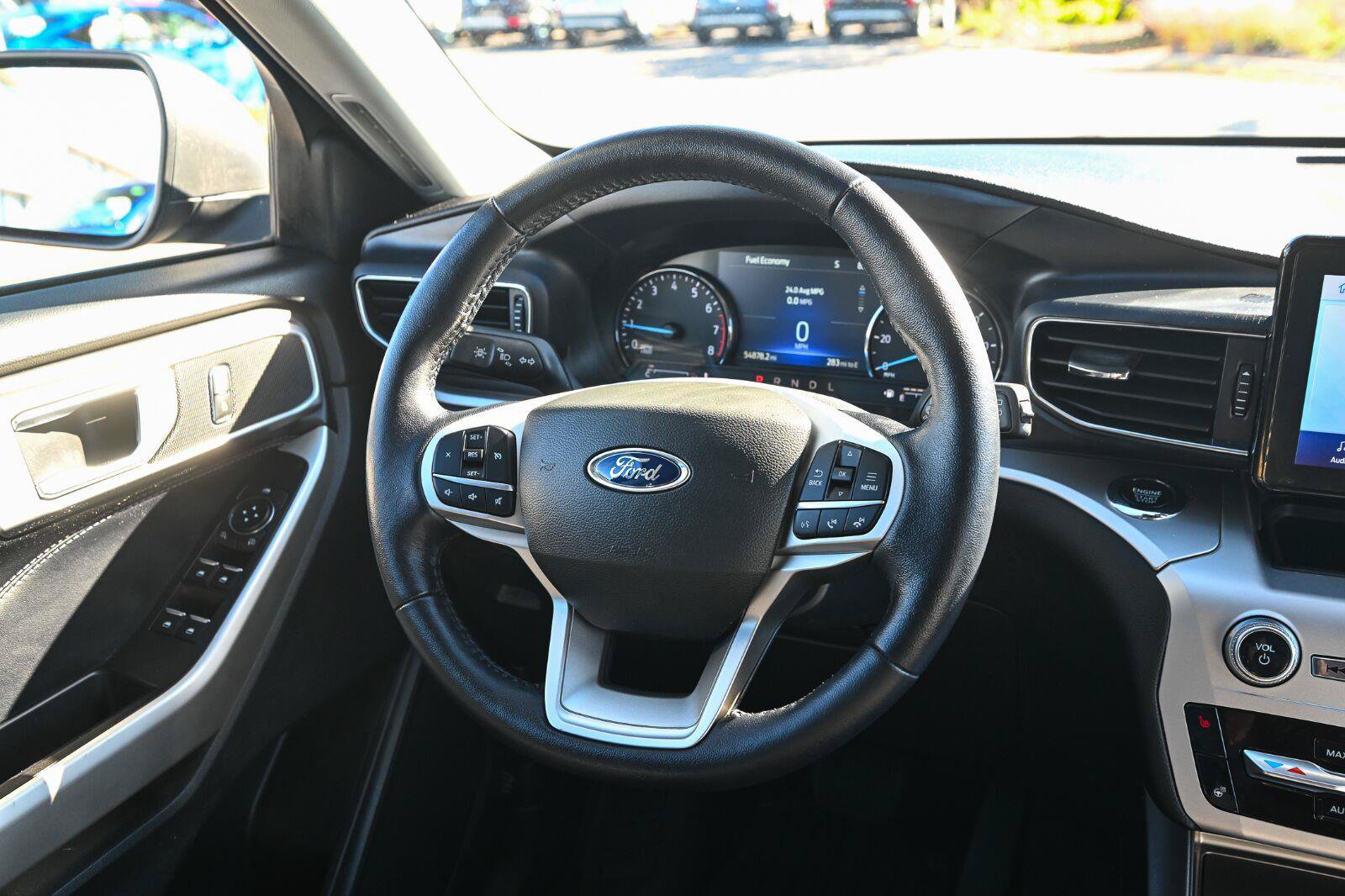 Certified 2022 Ford Explorer XLT w/ Equipment Group 202A AWD/4WD image 33