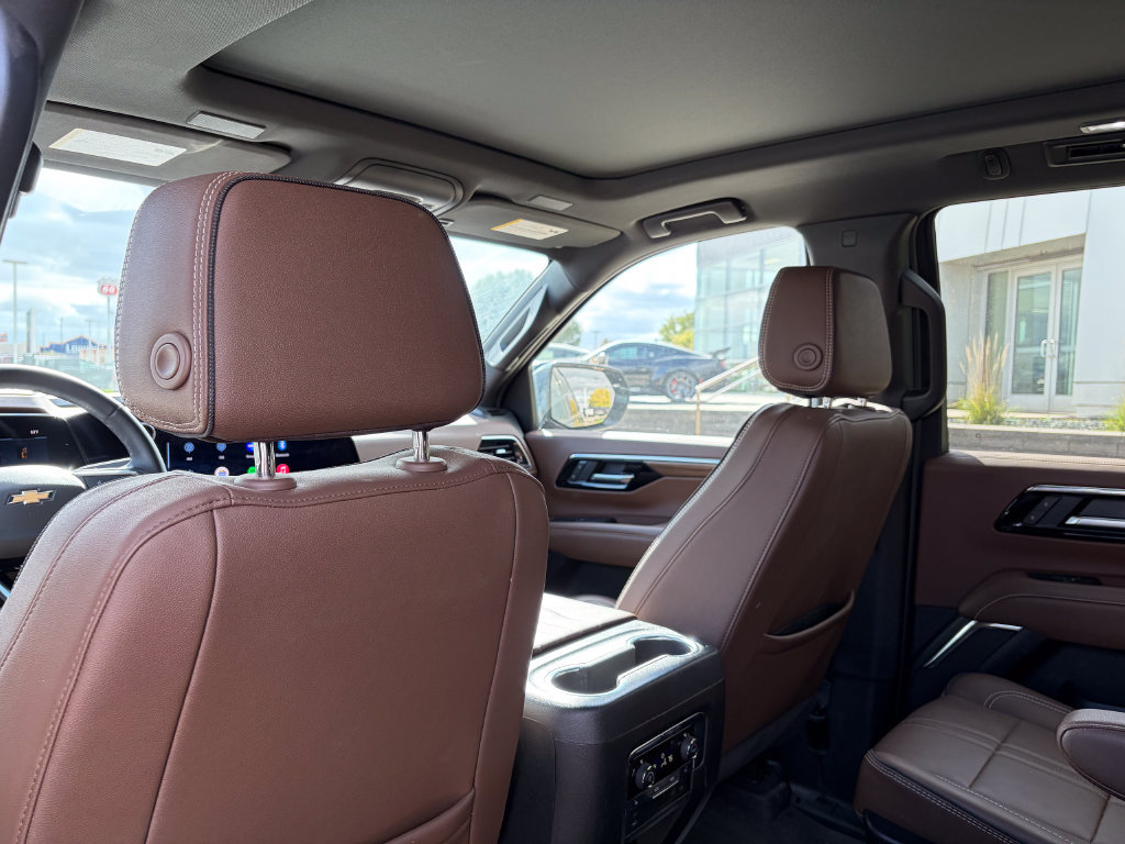Used 2025 Chevrolet Tahoe High Country AWD/4WD image 14