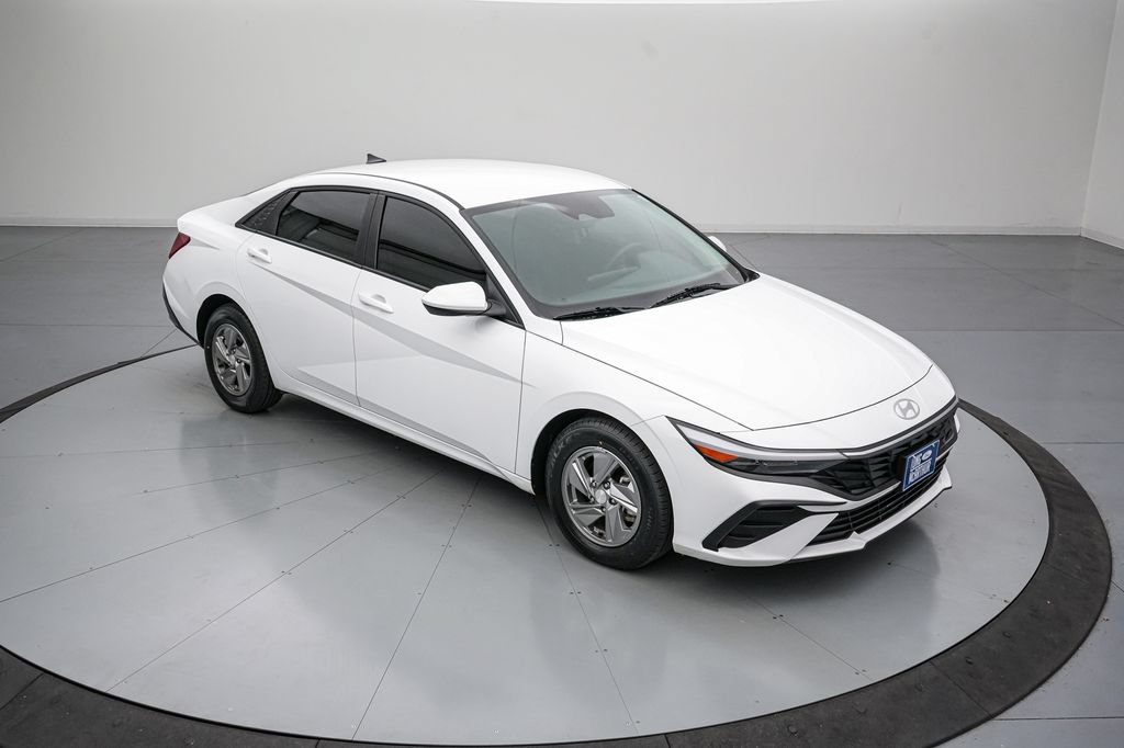 Used 2025 Hyundai Elantra SE FWD video 2