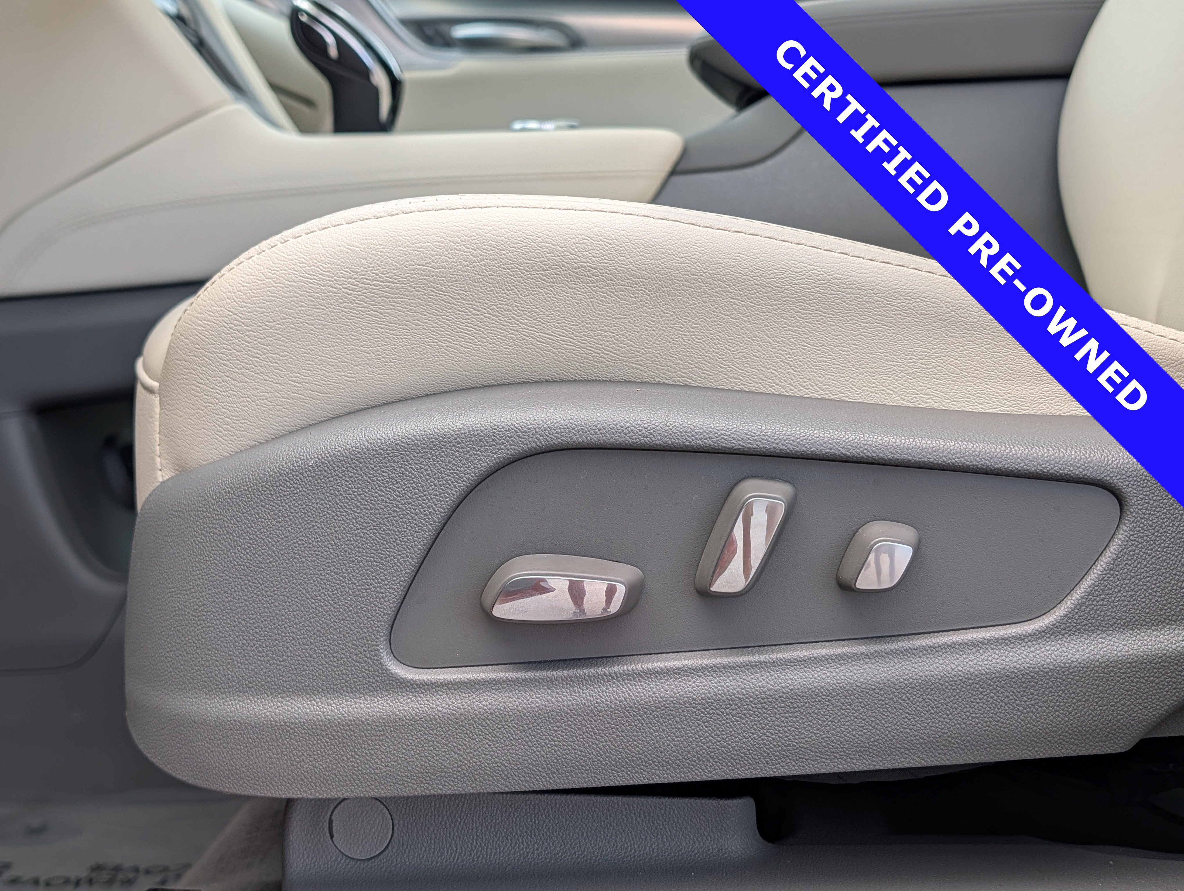 Used 2024 Cadillac XT5 Premium Luxury w/ LPO, Floor Liner Package FWD image 23