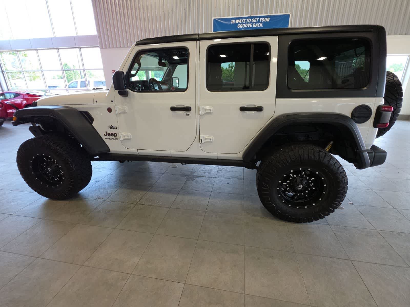 Used 2018 Jeep Wrangler Unlimited Rubicon w/ Dual Top Group AWD/4WD image 13