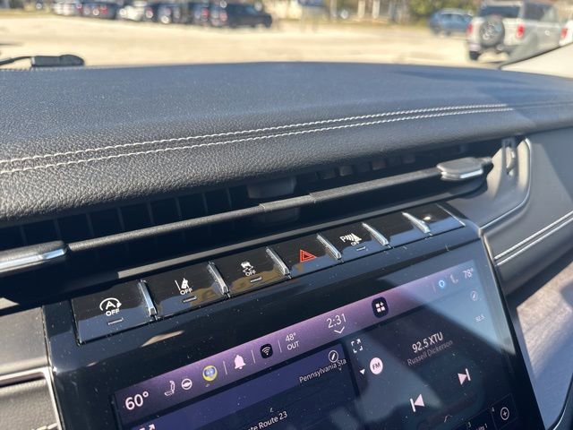 Used 2023 Jeep Grand Cherokee Limited image 16