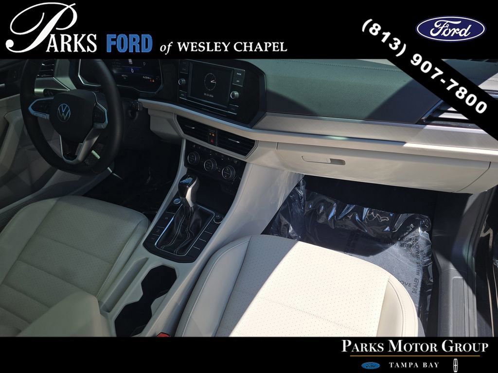 Used 2022 Volkswagen Jetta SE image 9