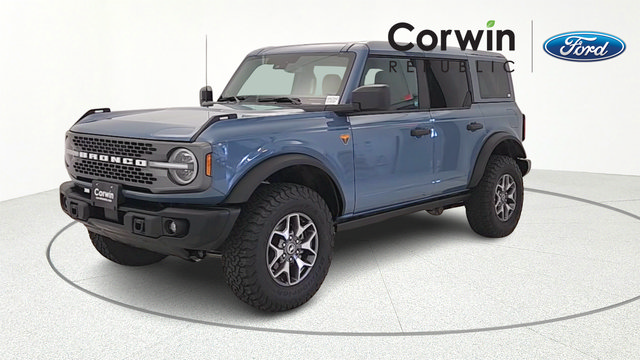 Certified 2025 Ford Bronco Badlands AWD/4WD image 3