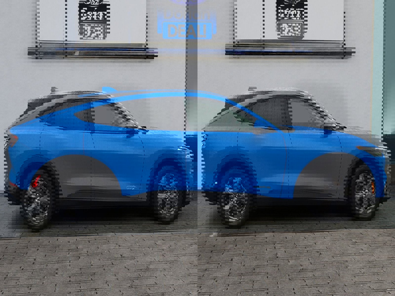 Certified 2022 Ford Mustang Mach-E Select w/ Comfort/Technology Package image 2