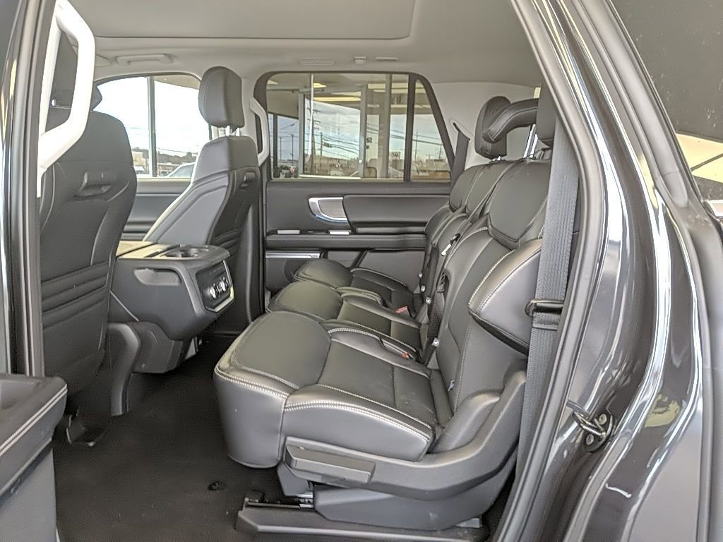 Certified 2025 Ford Expedition Max Platinum image 16