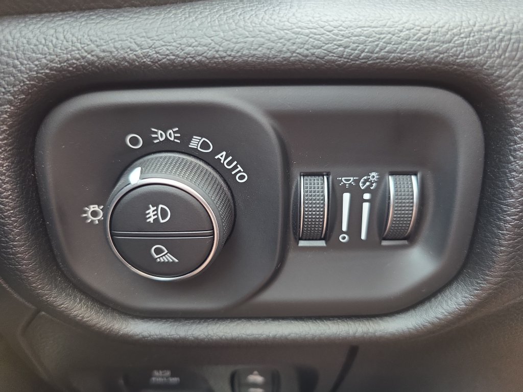 Used 2019 RAM 1500 Laramie AWD/4WD image 19