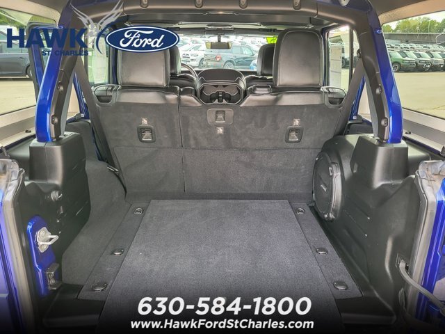 Used 2018 Jeep Wrangler Unlimited Sahara w/ Dual Top Group AWD/4WD image 18