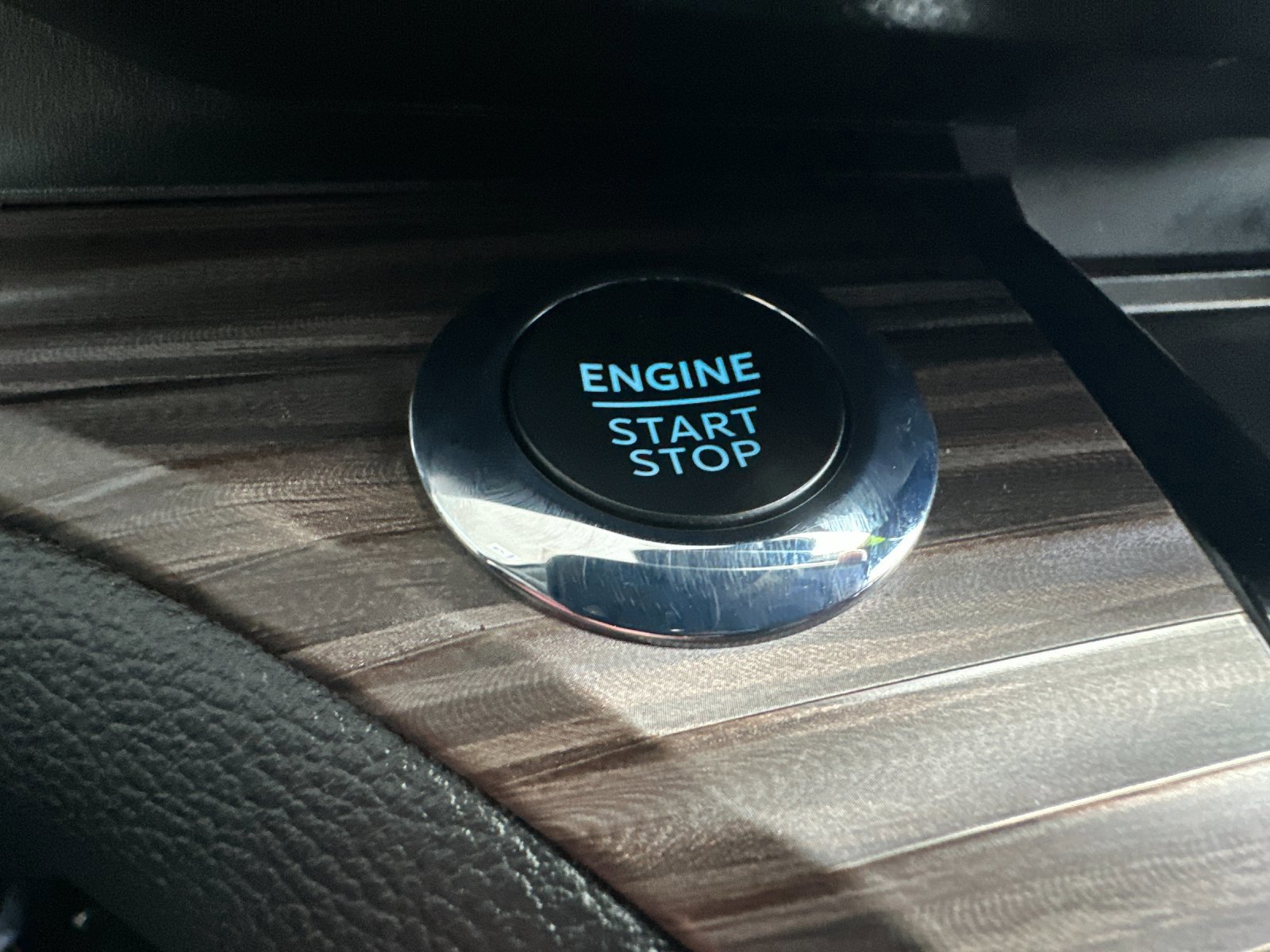 Certified 2022 Ford Explorer Limited w/ Equipment Group 301A image 25