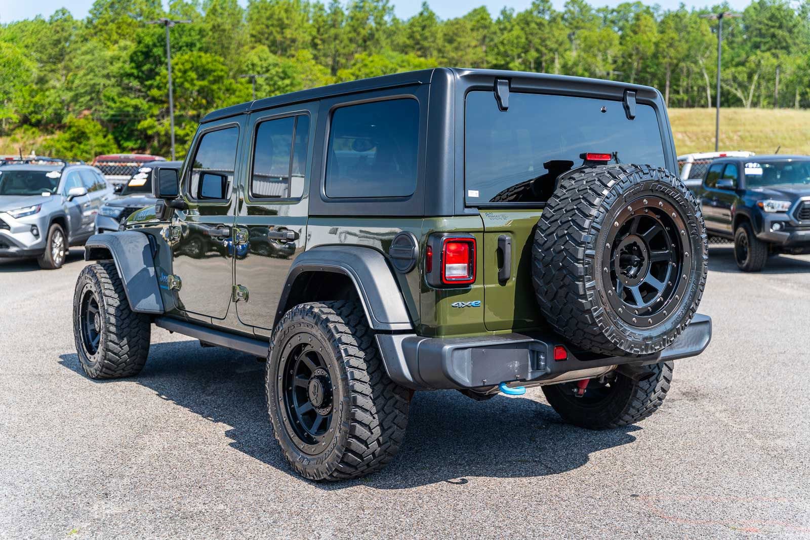 Used 2023 Jeep Wrangler Unlimited w/ Cold Weather Group AWD/4WD image 5
