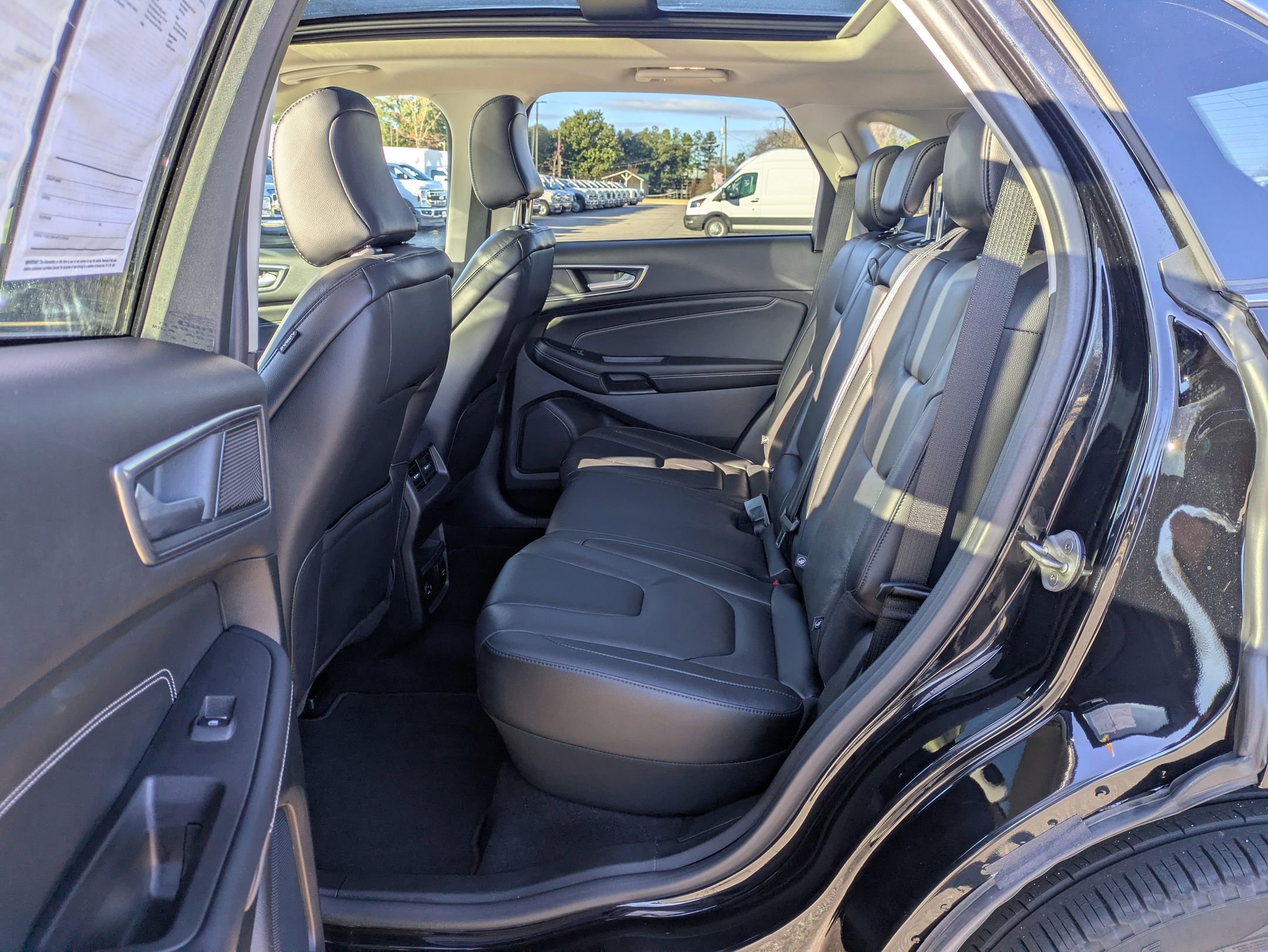 Certified 2022 Ford Edge Titanium w/ Class II Trailer Tow Package image 29