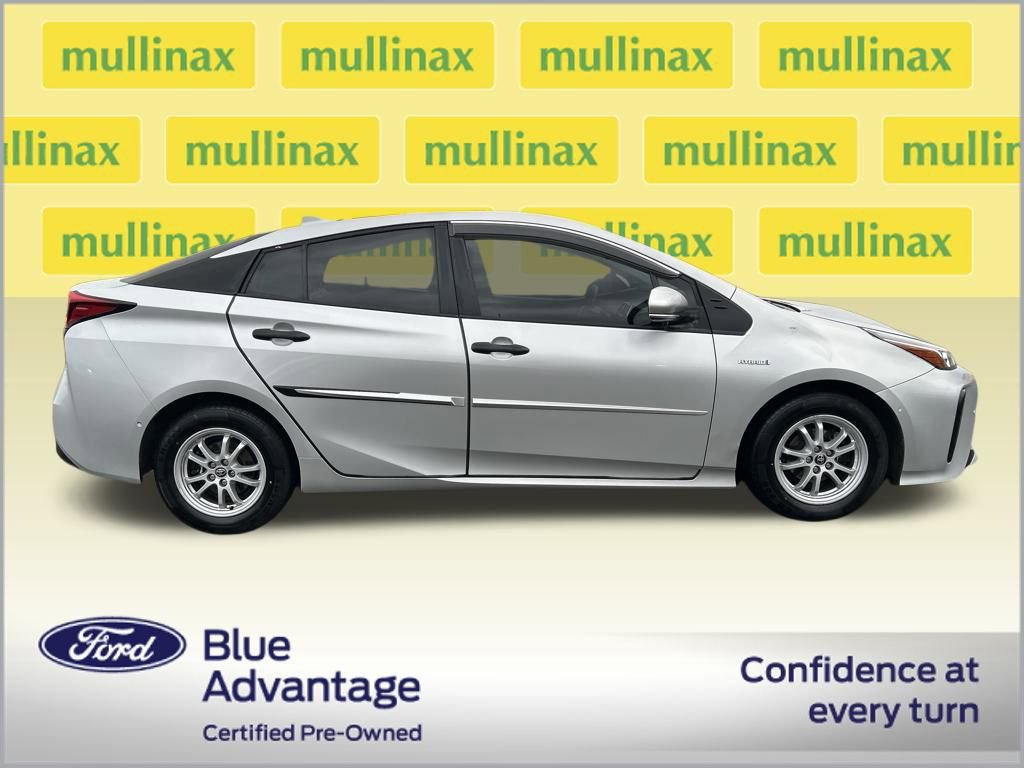 Used 2022 Toyota Prius LE image 2