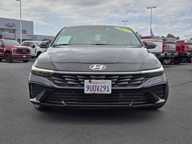 Used 2025 Hyundai Elantra Limited FWD image 2