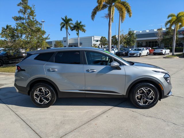 Used 2024 Kia Sportage LX image 3