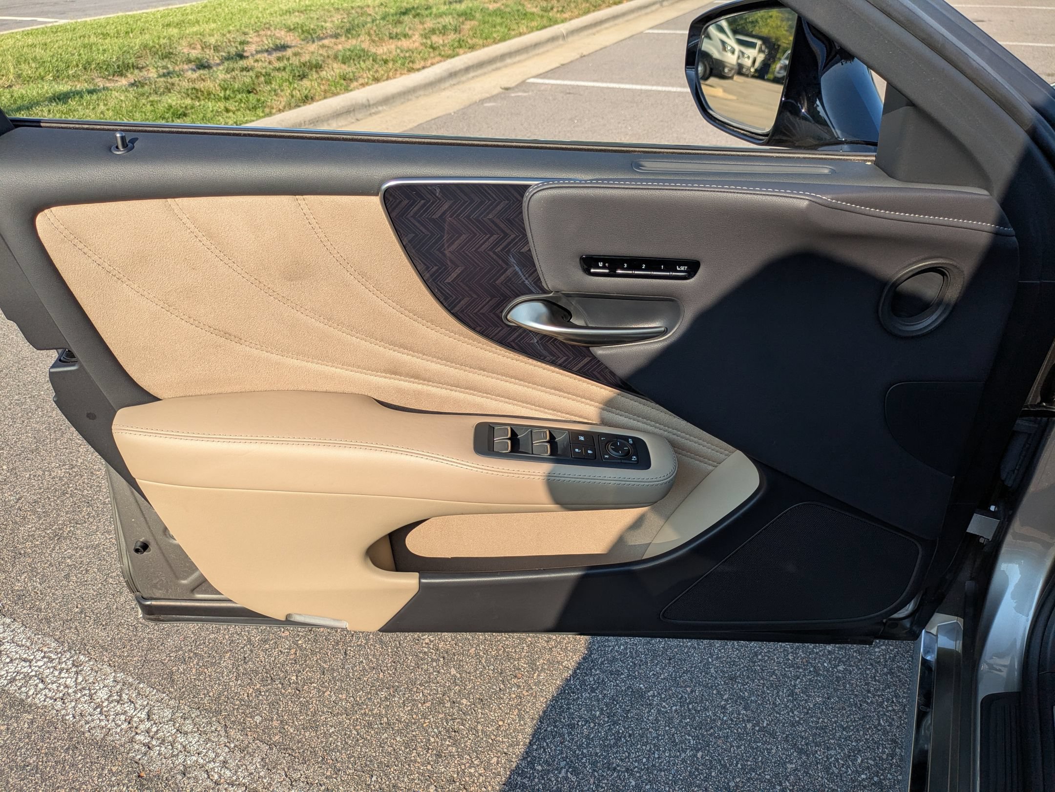 Used 2022 Lexus LS 500 w/ Interior Upgrade Package RWD image 15