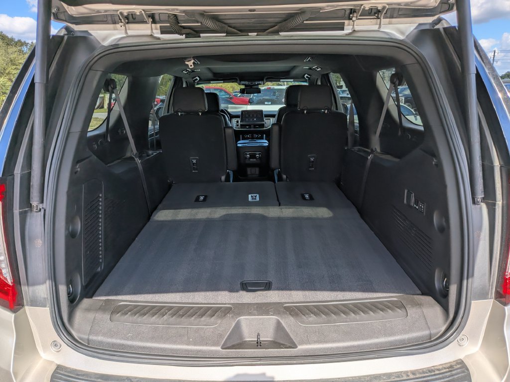 Used 2023 GMC Yukon XL SLT w/ SLT Premium Package AWD/4WD image 15