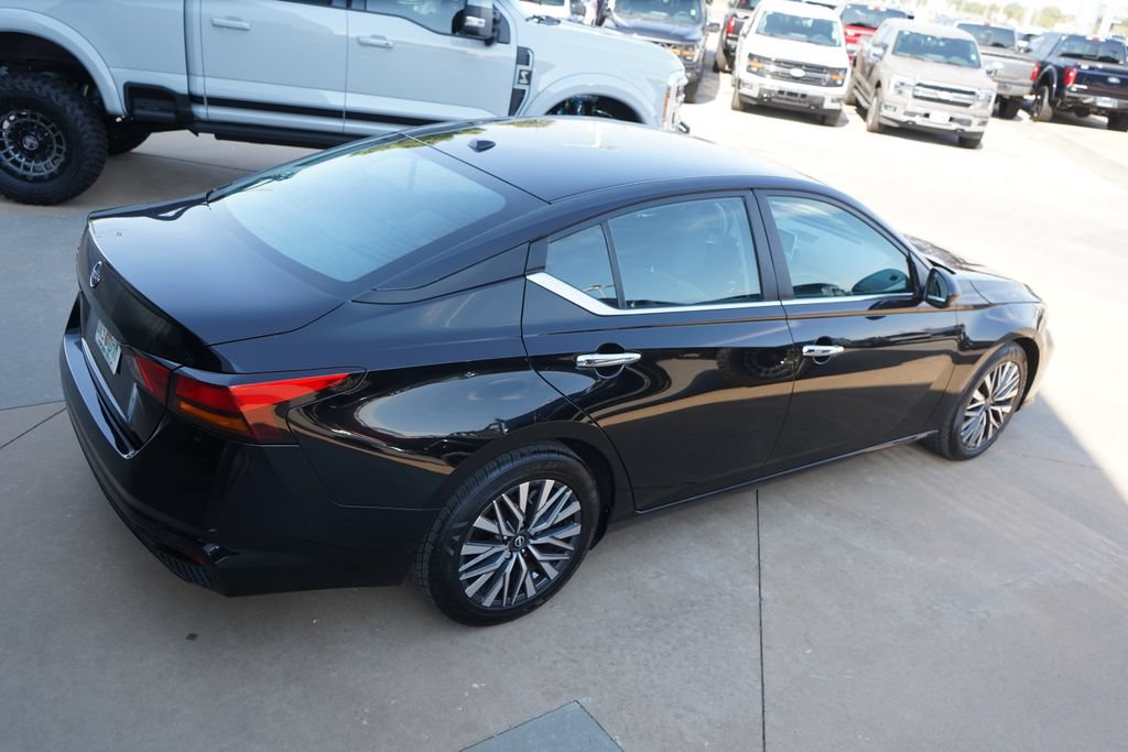 Used 2025 Nissan Altima 2.5 SV FWD image 11