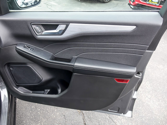 Certified 2025 Ford Escape Platinum image 25