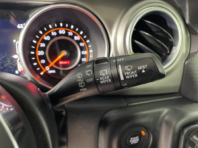 Used 2018 Jeep Wrangler Unlimited Sahara AWD/4WD image 16