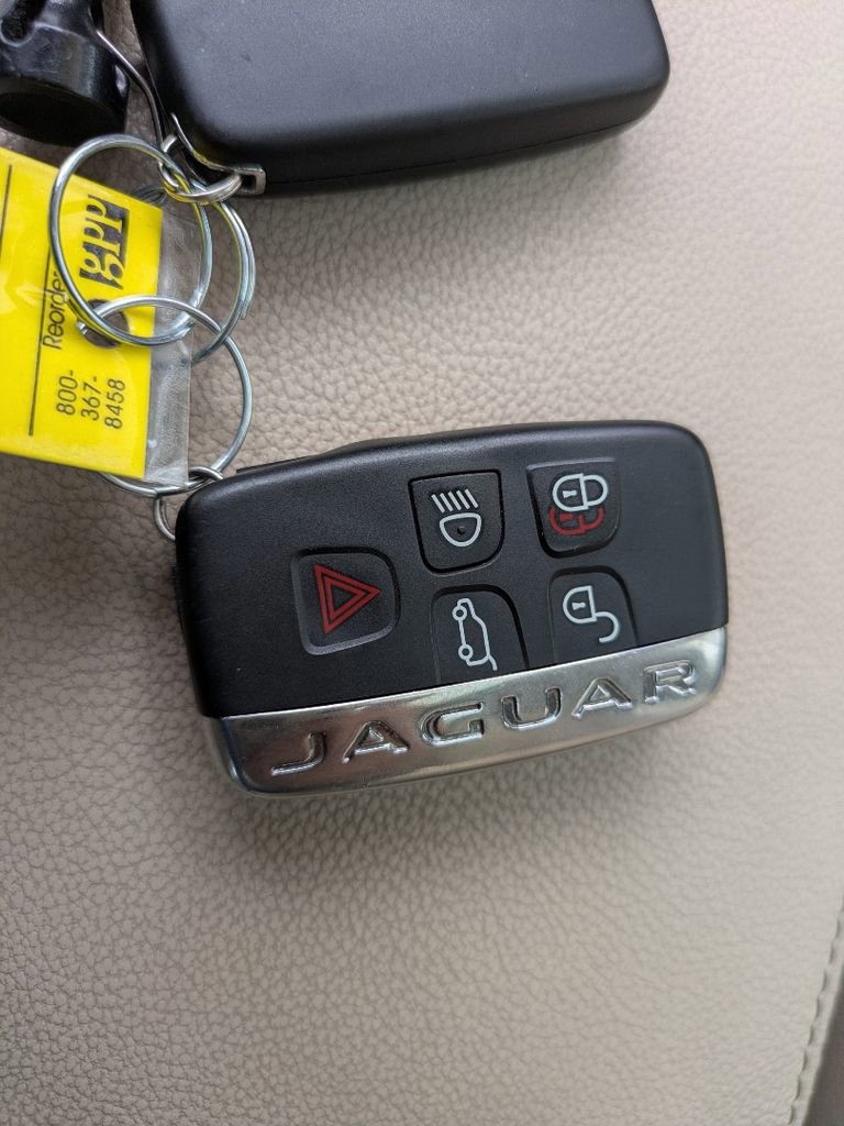 Used 2017 Jaguar F-PACE Prestige image 32