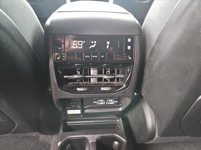 Used 2022 Jeep Grand Cherokee L Limited w/ Luxury Tech Group II AWD/4WD image 15