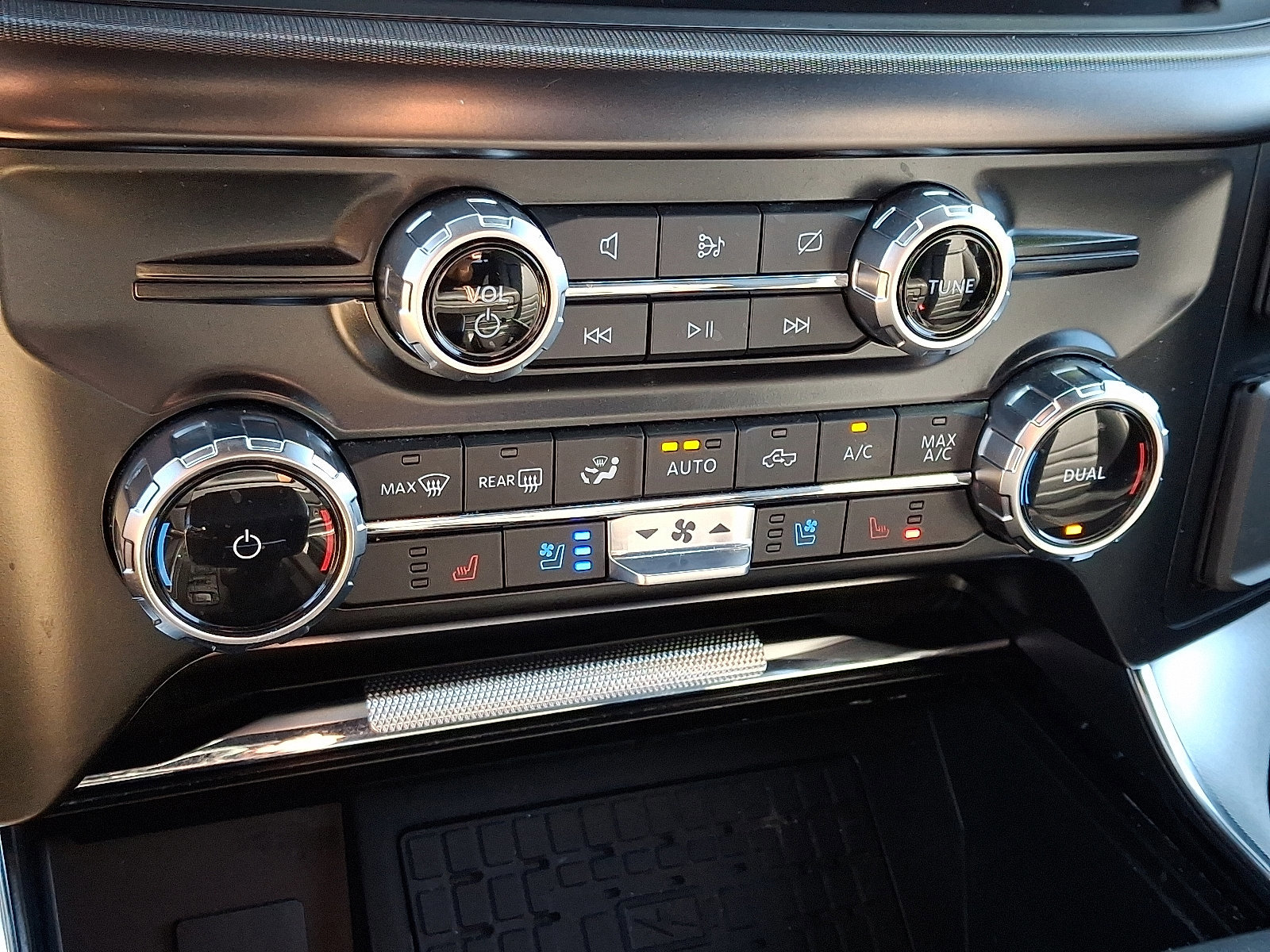 Certified 2023 Ford F150 Platinum w/ Equipment Group 701A High image 16