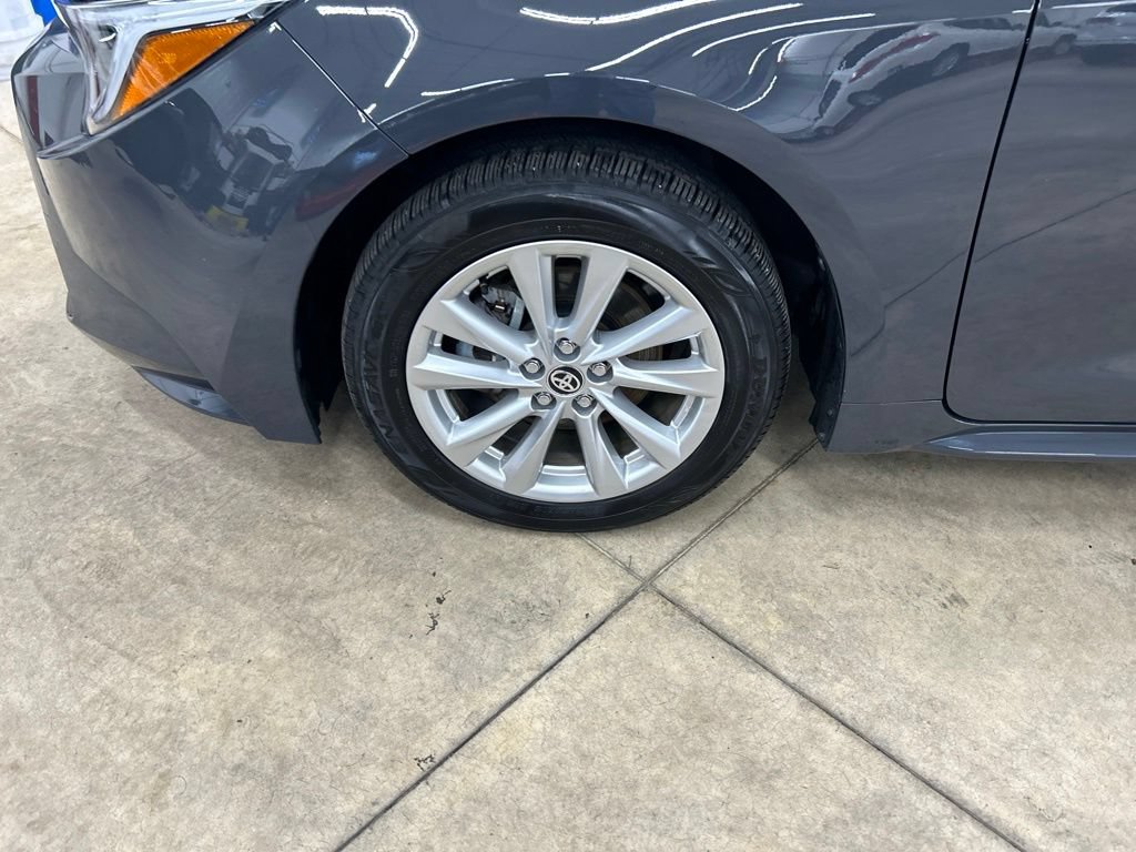 Used 2023 Toyota Corolla LE w/ LE Convenience Package FWD image 25