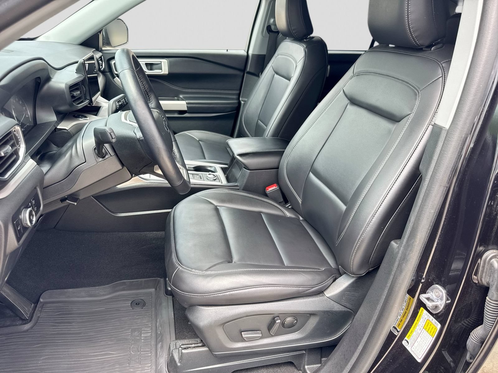 Certified 2023 Ford Explorer XLT w/ Equipment Group 202A AWD/4WD image 19