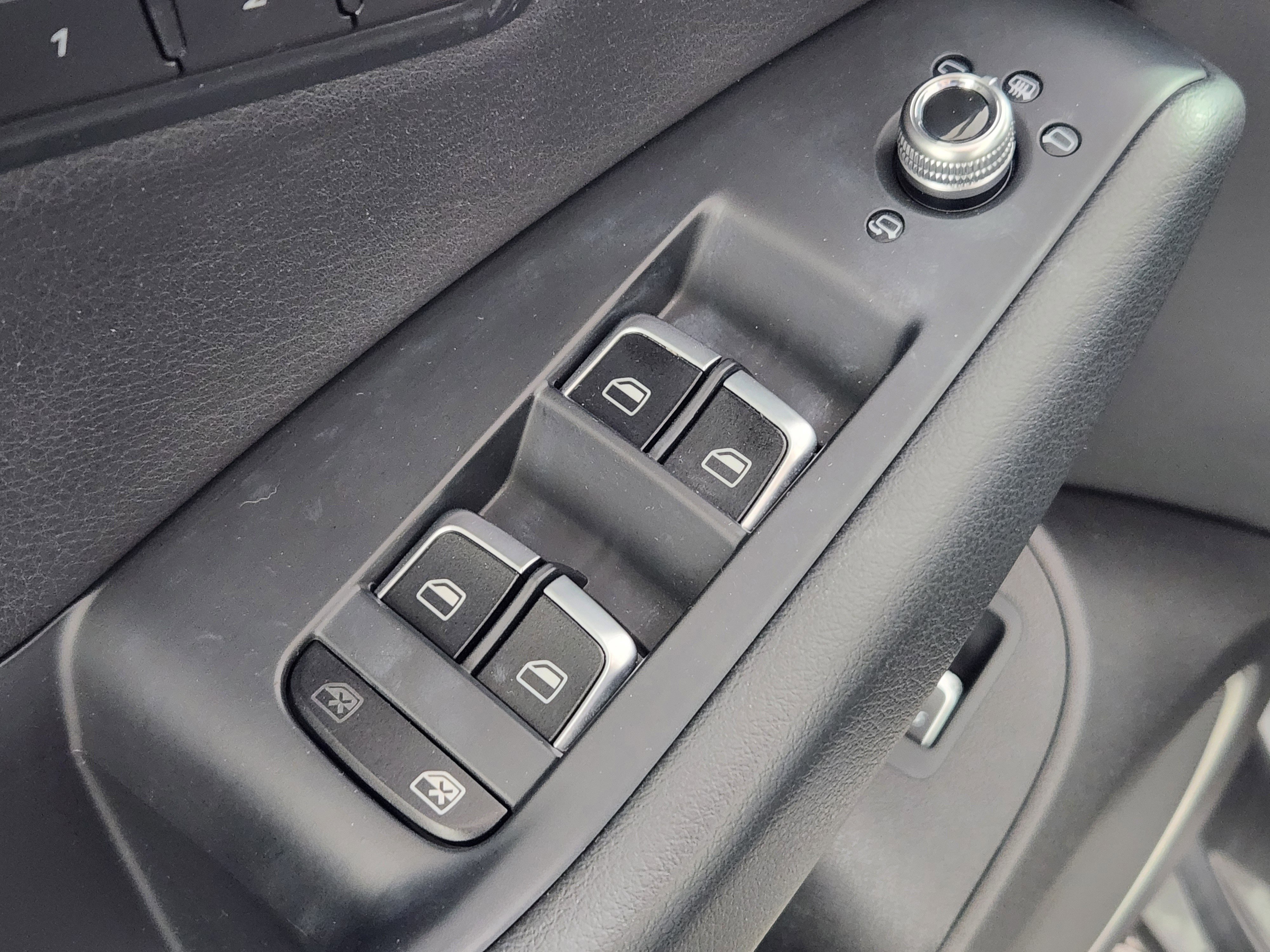 Used 2017 Audi Q5 2.0T Premium Plus w/ Technology Package image 17